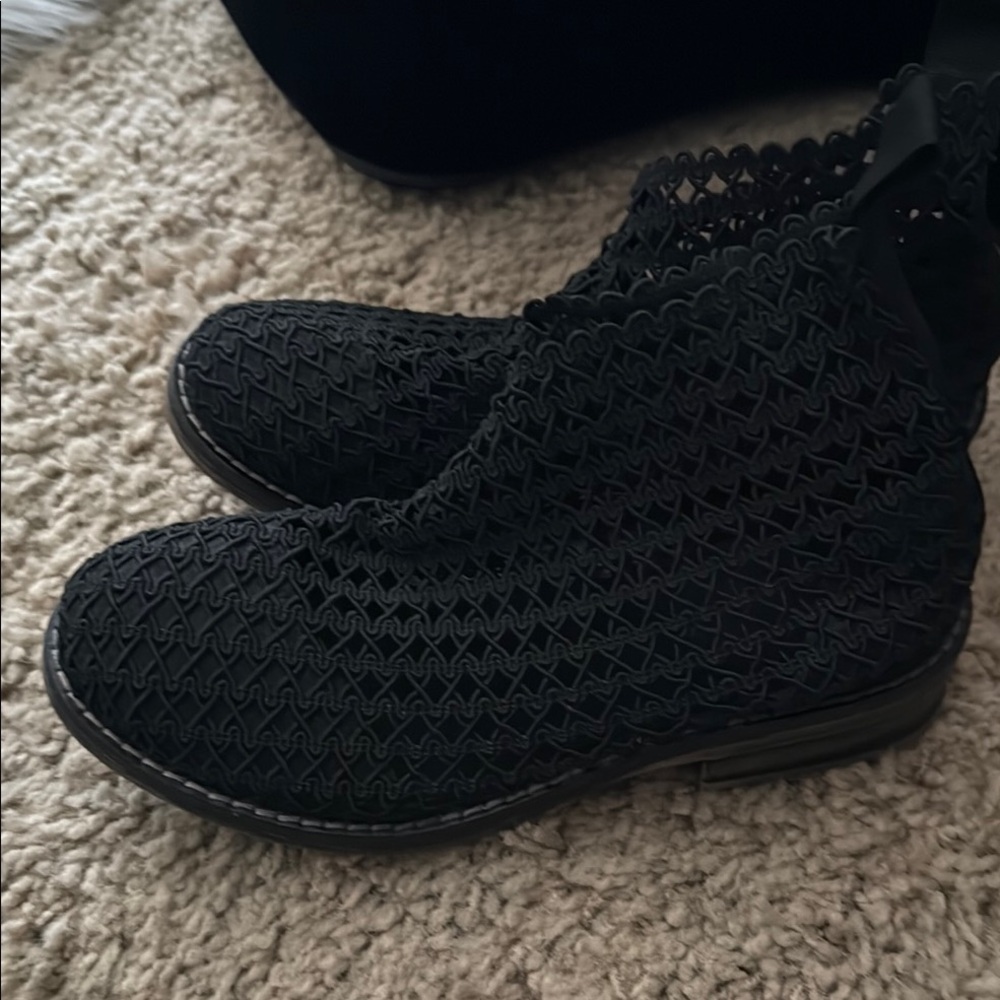 Cozy Black Ankle Booties with Knitted Texture
